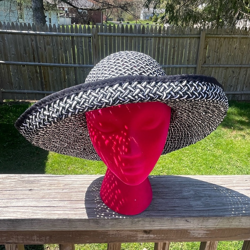 Vintage Woven Hat Black & White